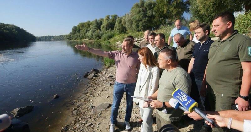 Забруднення води у річці Десна: Міністерство екології повідомило про уповільнення поширення забрудненої ділянки в районі Чернігова.