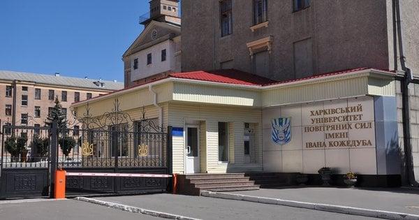 Суд у Чернівцях постановив, що відрахований курсант має компенсувати університету 233 тисячі гривень.