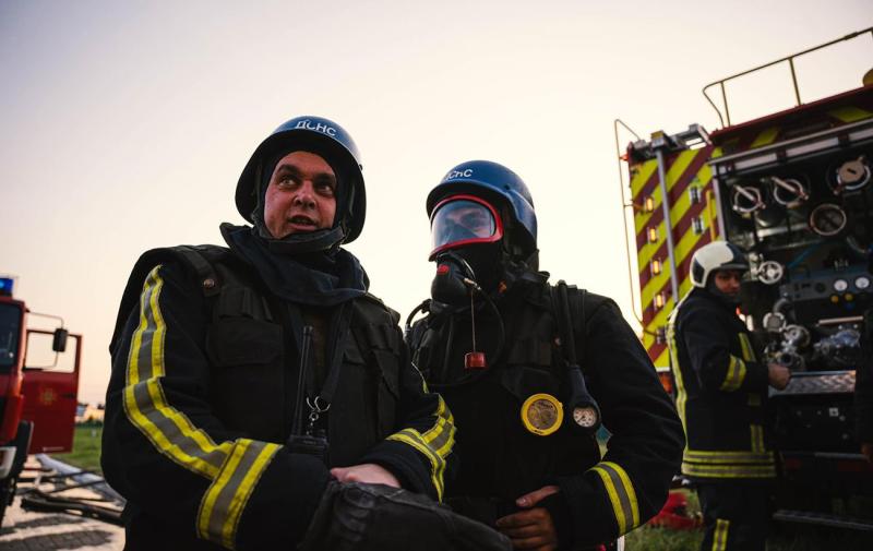 У Харкові пролунали вибухи внаслідок атаки противника, зафіксовано попадання в багатоквартирний будинок.