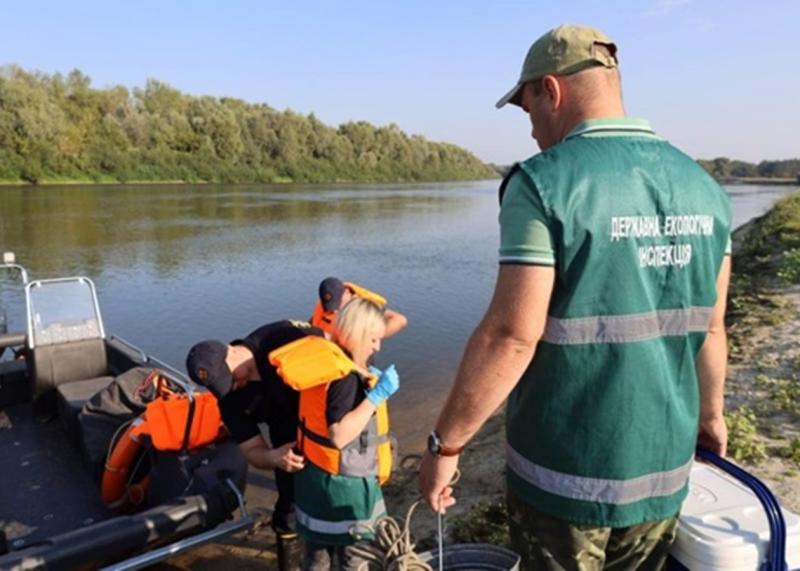 За течією річки Сейм спостерігається новий випадок забруднення, повідомляє Міністерство екології.