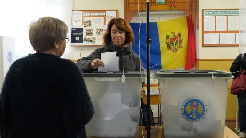 В Молдові відбулися обшуки у зв'язку з підозрами щодо можливого підкупу виборців напередодні другого туру виборів.