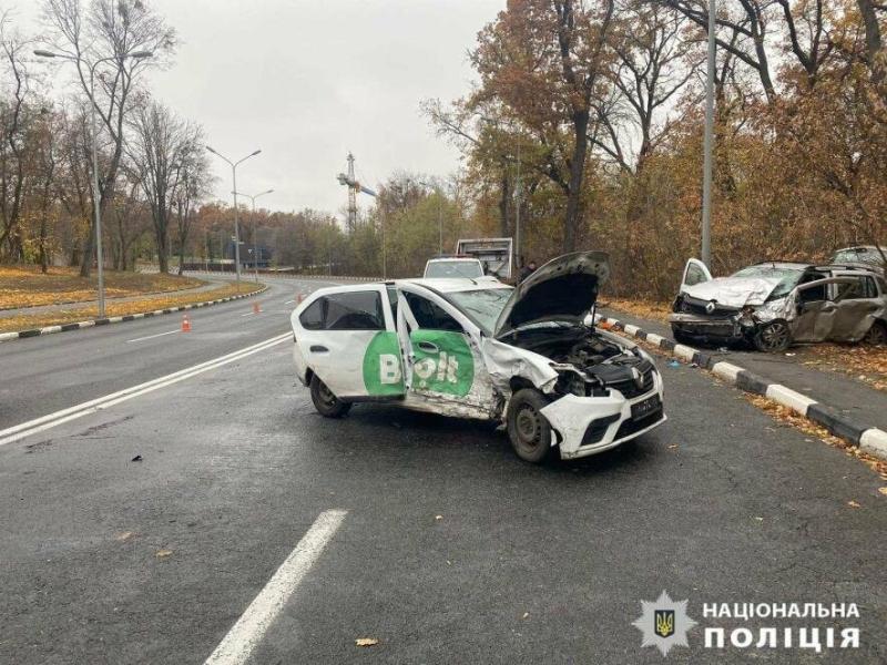 Аварія в центрі Харкова: двоє осіб отримали травми, - ФОТО