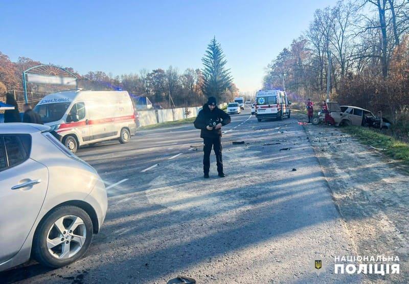 Правоохоронці Буковини ініціювали кримінальне провадження у зв'язку зі смертельною дорожньо-транспортною пригодою, що сталася в Чернівецькому районі - повідомляє українське видання 